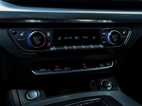 Used 2020 Audi Q5 2.0T Titanium Premium Plus w/ Premium Plus Package image 18