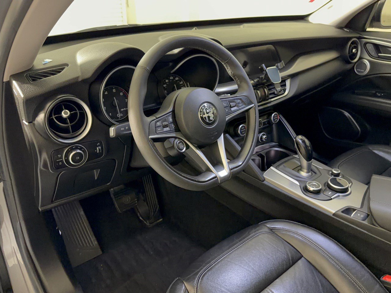 Used 2018 Alfa Romeo Stelvio Ti AWD/4WD image 4