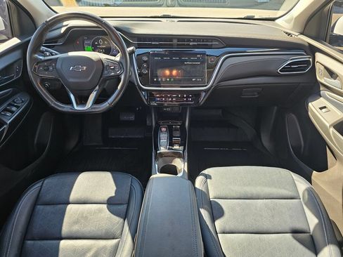 Used 2023 Chevrolet Bolt EUV LT w/ Convenience Package FWD image 9