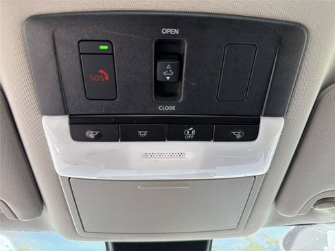 Used 2024 Nissan Altima 2.5 SR w/ SR Premium Package FWD image 17