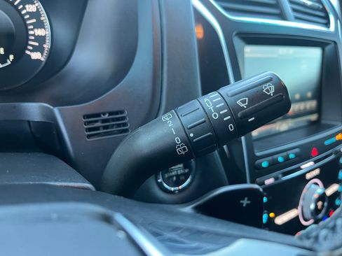 Used 2016 Ford Explorer Platinum image 11