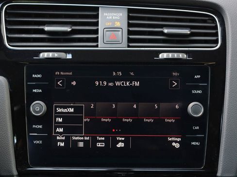 Used 2018 Volkswagen Golf 4-Door FWD image 40