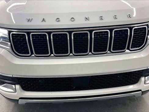 Used 2024 Jeep Wagoneer L Series III w/ Flexible Seating Group image 32