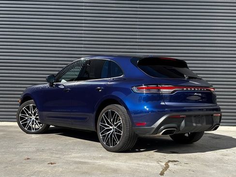 Certified 2025 Porsche Macan image 3
