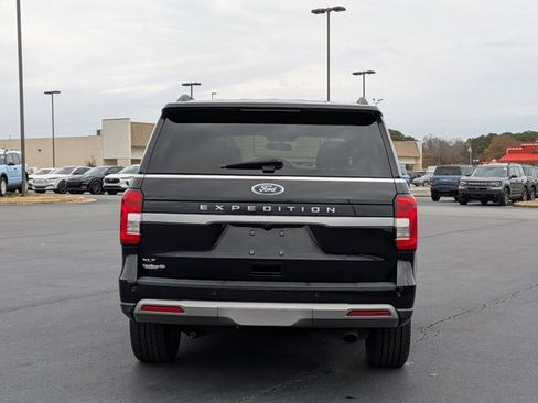 Certified 2022 Ford Expedition XLT image 3