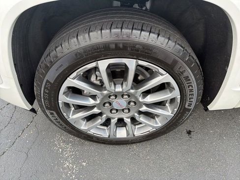 Used 2023 GMC Acadia Denali w/ Denali Ultimate Package image 10