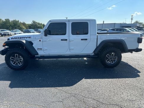 Used 2025 Jeep Gladiator Mojave w/ Convenience Group AWD/4WD image 7