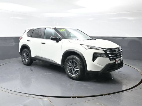 Used 2024 Nissan Rogue S FWD image 5