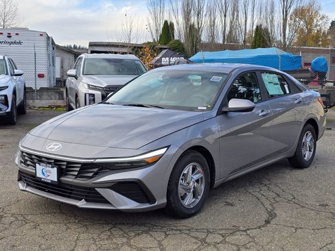 Certified 2025 Hyundai Elantra SE FWD image 3