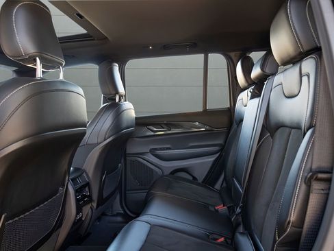 Used 2023 Jeep Grand Cherokee Altitude AWD/4WD image 52