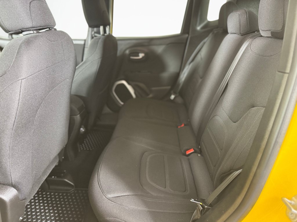 Used 2018 Jeep Renegade Latitude w/ Cold Weather Group AWD/4WD image 31