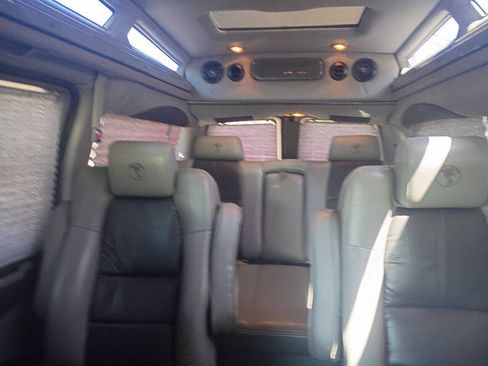 Used 2017 Chevrolet Express 2500 RWD image 13