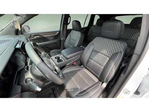 Certified 2026 GMC Acadia Denali w/ Super Cruise Package AWD/4WD image 24