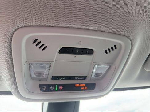 Used 2021 Chevrolet Traverse Premier w/ LPO, Floor Liner Package FWD image 31