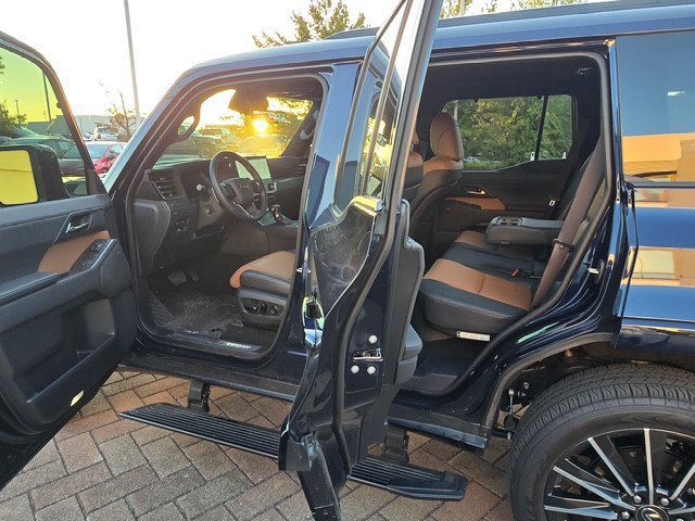 Used 2025 Lexus GX 550 w/ Accessory Package (2T) AWD/4WD image 4
