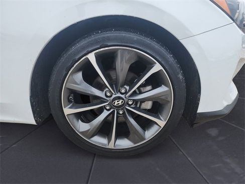 Used 2019 Hyundai Veloster 2.0 Premium image 9