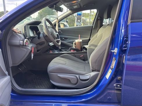Used 2025 Hyundai Elantra Sport image 7