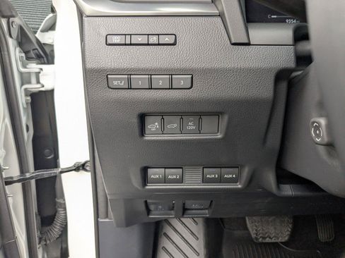 Used 2025 Lexus GX 550 AWD/4WD image 17