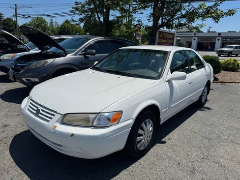Used 1999 Toyota Camry XLE FWD image 2