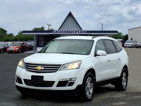 Used 2017 Chevrolet Traverse LT image 1