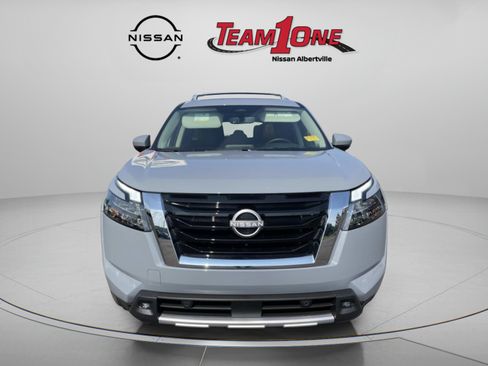 Used 2025 Nissan Pathfinder Platinum w/ Cargo Package AWD/4WD image 2