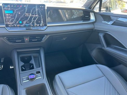 New 2026 Volkswagen Tiguan SE R-Line image 11