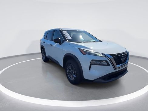 Used 2023 Nissan Rogue S image 2