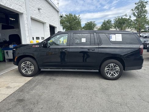 Used 2025 Chevrolet Suburban Z71 AWD/4WD image 7