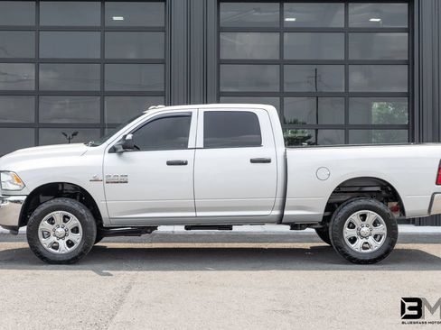 Used 2018 RAM 2500 Tradesman w/ Chrome Appearance Group AWD/4WD image 4