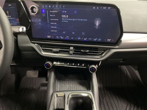 Used 2024 Chevrolet Equinox EV RS image 23