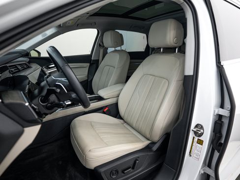Certified 2024 Audi Q8 e-tron Premium Plus w/ Premium Plus Package AWD/4WD image 15