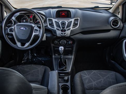 Used 2013 Ford Fiesta SE w/ Moon & Mood Pkg image 20