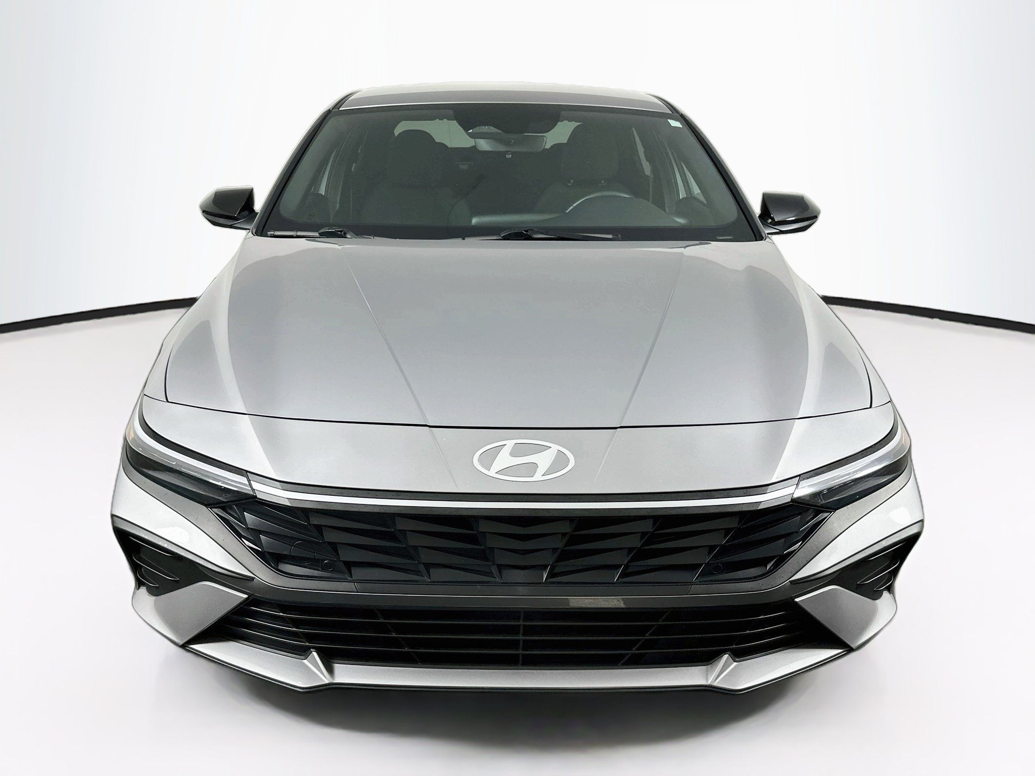Used 2025 Hyundai Elantra Sport FWD image 2