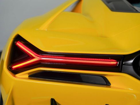 Used 2024 Lamborghini Revuelto image 20
