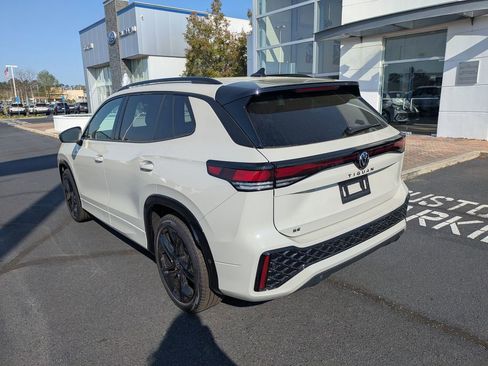 New 2026 Volkswagen Tiguan SE R-Line FWD image 7