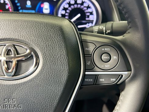 Used 2023 Toyota Camry XLE image 19