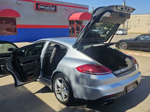 Used 2016 Porsche Panamera 4 w/ Premium Package Plus image 18
