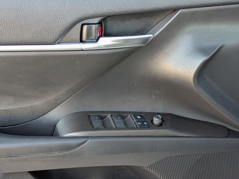 Used 2022 Toyota Camry LE image 6