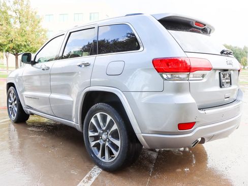 Used 2017 Jeep Grand Cherokee Overland image 5