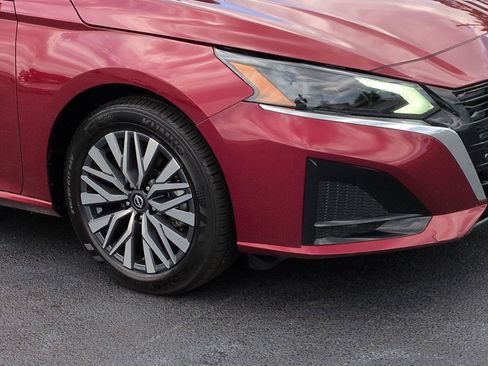 Used 2025 Nissan Altima 2.5 SV FWD image 9