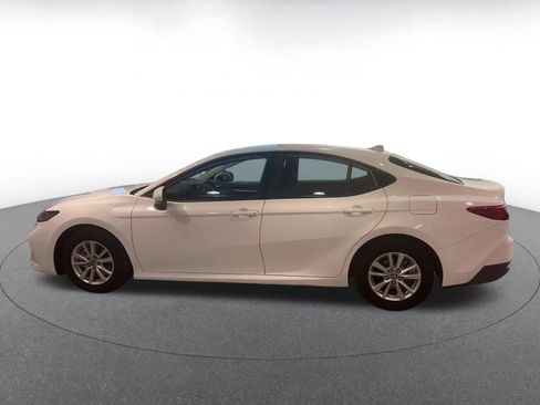 Used 2025 Toyota Camry LE image 9