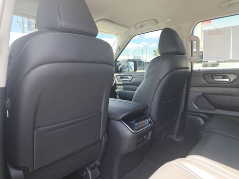 Certified 2025 Nissan Armada SV image 11