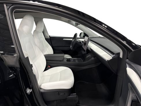 Certified 2023 Tesla Model Y Long Range AWD/4WD image 13