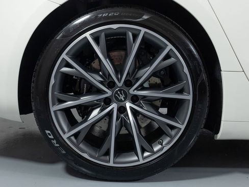 Used 2023 Maserati Ghibli Modena image 13