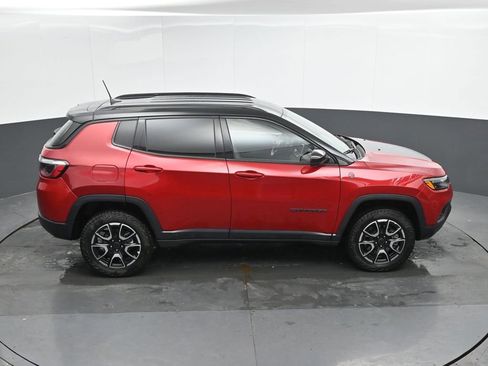 Used 2025 Jeep Compass Trailhawk AWD/4WD image 31