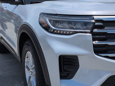 New 2026 Ford Explorer Active RWD image 9