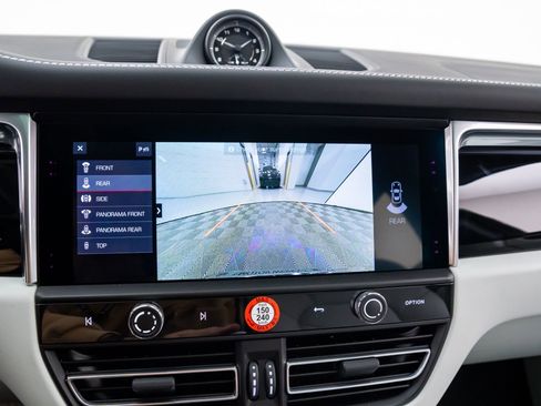 New 2026 Porsche Macan image 26