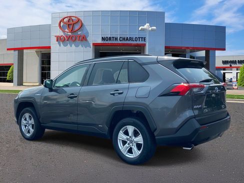 Used 2020 Toyota RAV4 XLE w/ Convenience Package AWD/4WD image 4