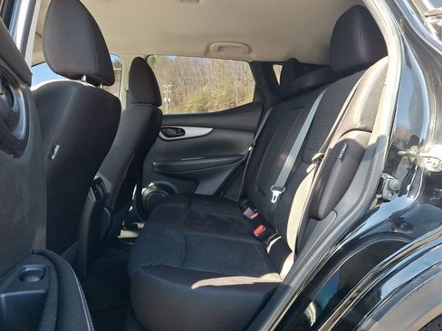 Used 2021 Nissan Rogue Sport S image 10