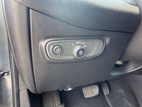 Used 2018 Chevrolet Equinox LT w/ Sun & Infotainment Package FWD image 29